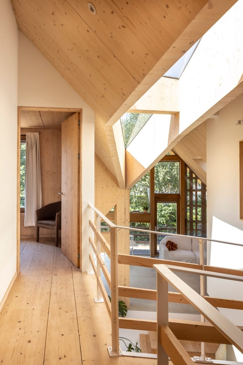Işık Evi: Hollanda'da Geleneksel Dış, Şaşırtıcı Modern İç