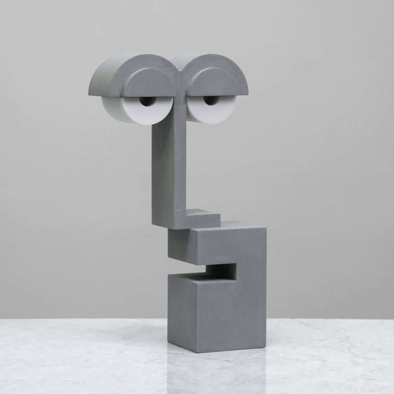 YAWN: Bauhaus Estetiğiyle Kişilik Kazanan Beton Gece Lambası