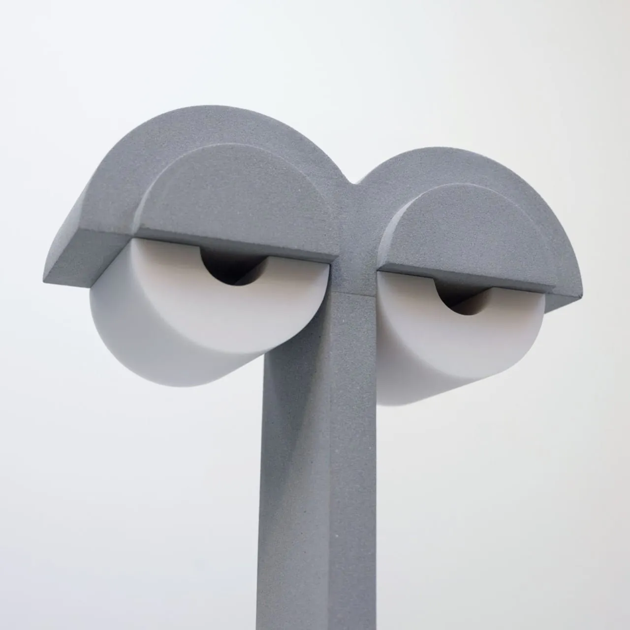 YAWN: Bauhaus Estetiğiyle Kişilik Kazanan Beton Gece Lambası