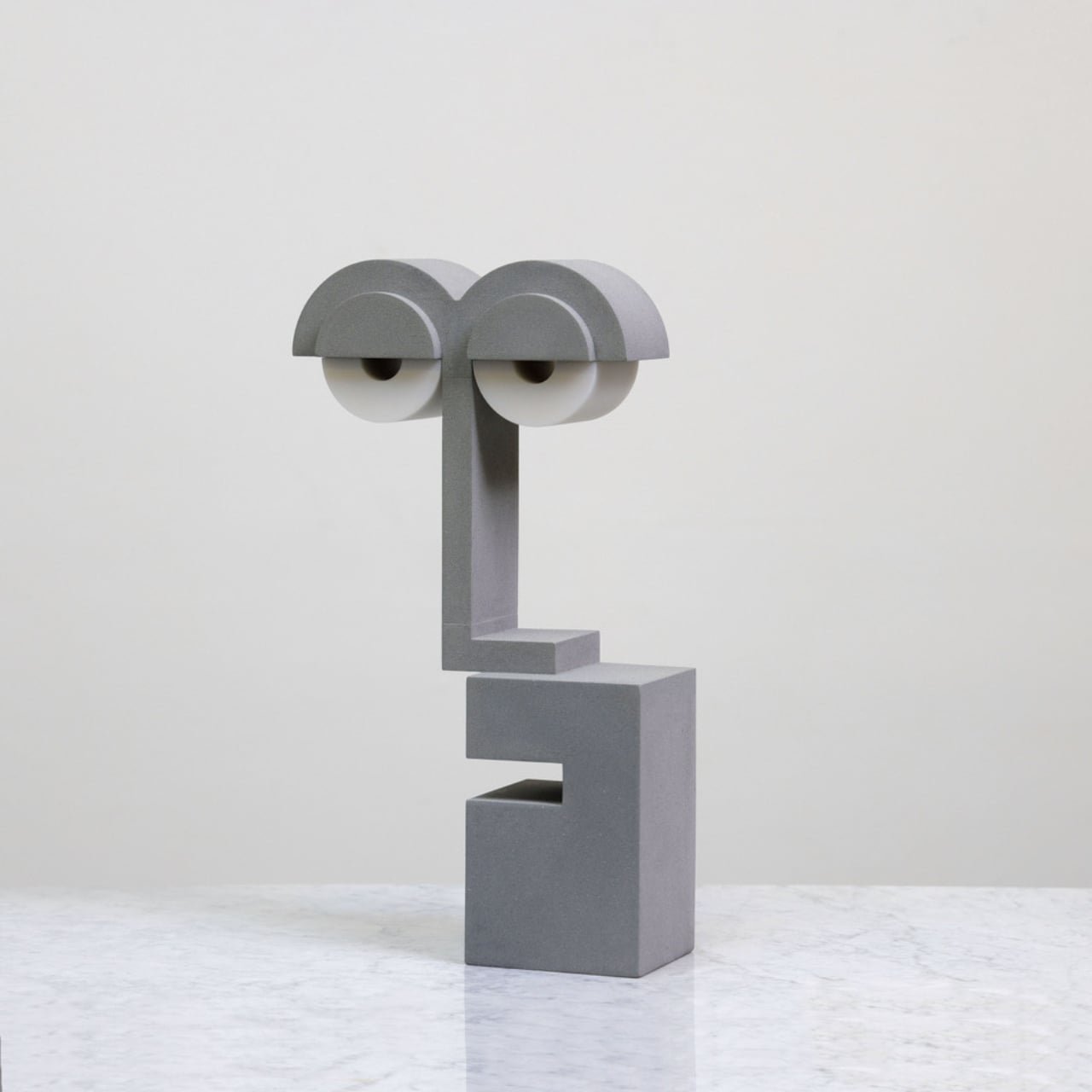 YAWN: Bauhaus Estetiğiyle Kişilik Kazanan Beton Gece Lambası