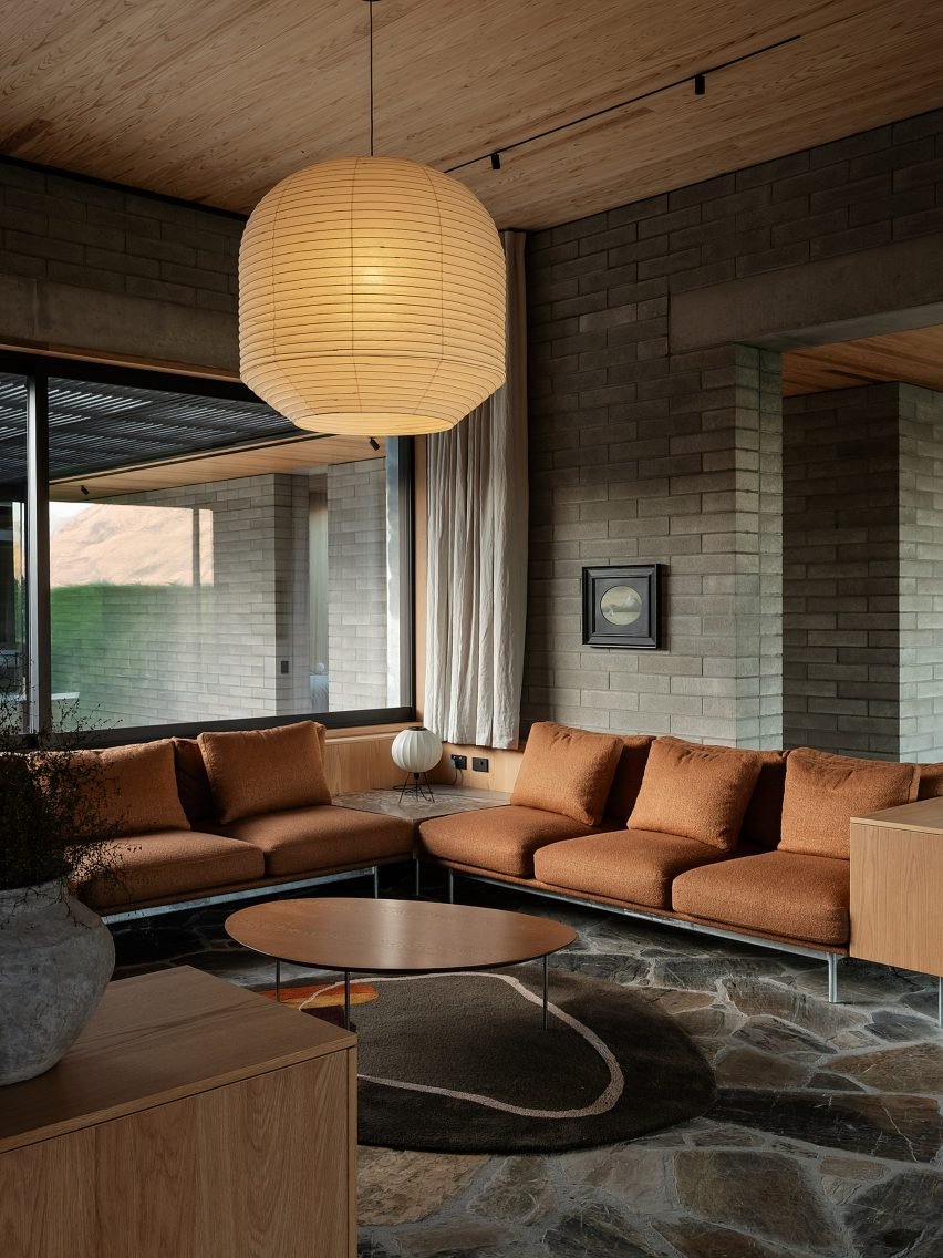 Yedi Dokunsal Yaşam Alanı: Beton Blok Duvarların Zamansız Estetiği