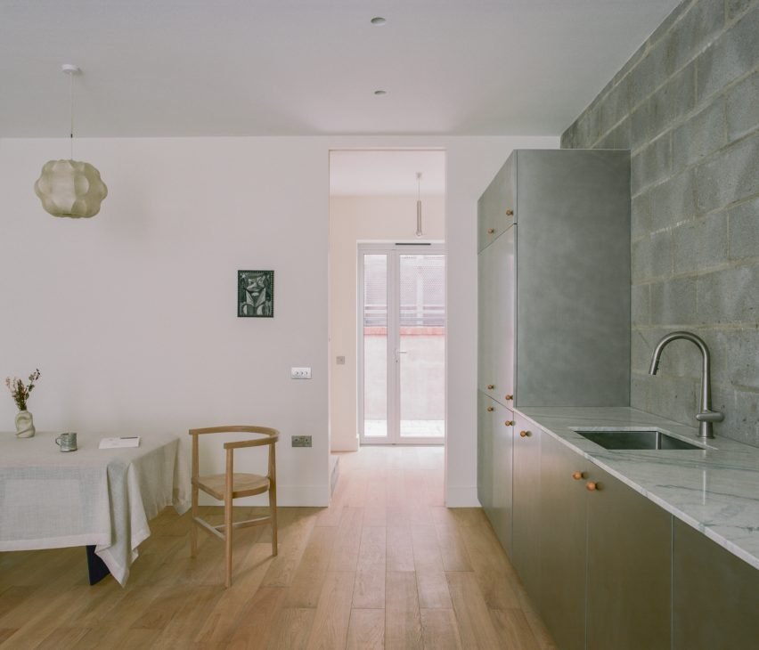 Yedi Dokunsal Yaşam Alanı: Beton Blok Duvarların Zamansız Estetiği