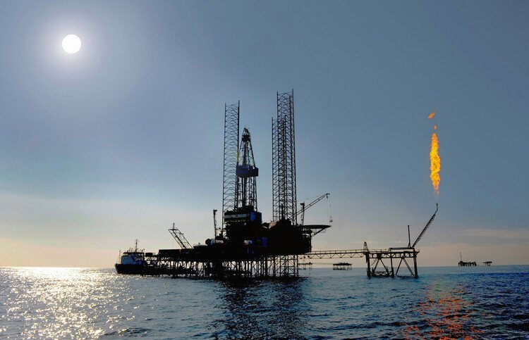 Petrolün Görünmez Mimarlığı: Şehirleri Şekillendiren Güç