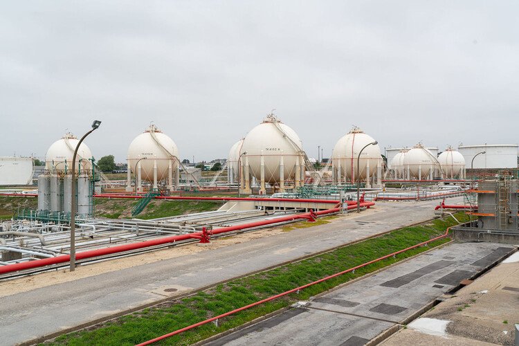 Petrolün Görünmez Mimarlığı: Şehirleri Şekillendiren Güç