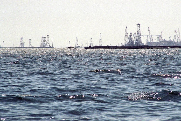 Petrolün Görünmez Mimarlığı: Şehirleri Şekillendiren Güç