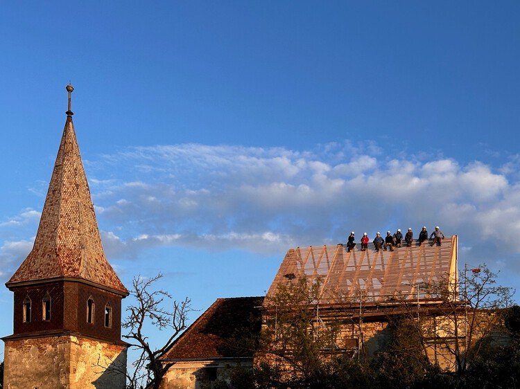 Yıkımın Eşiğindeki Miras: Romanya&rsquo;nın Anıt Ambulansı Nasıl Kurtarıyor?