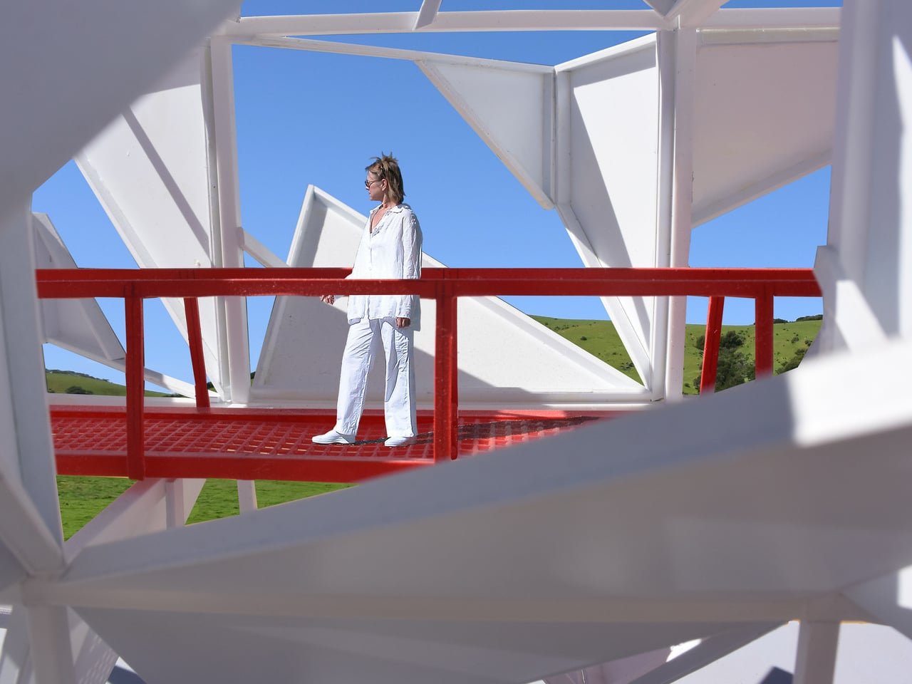 Sıradanlığa Meydan Okuyan Heykel: Jantzen'dan Yürünebilir Geometri