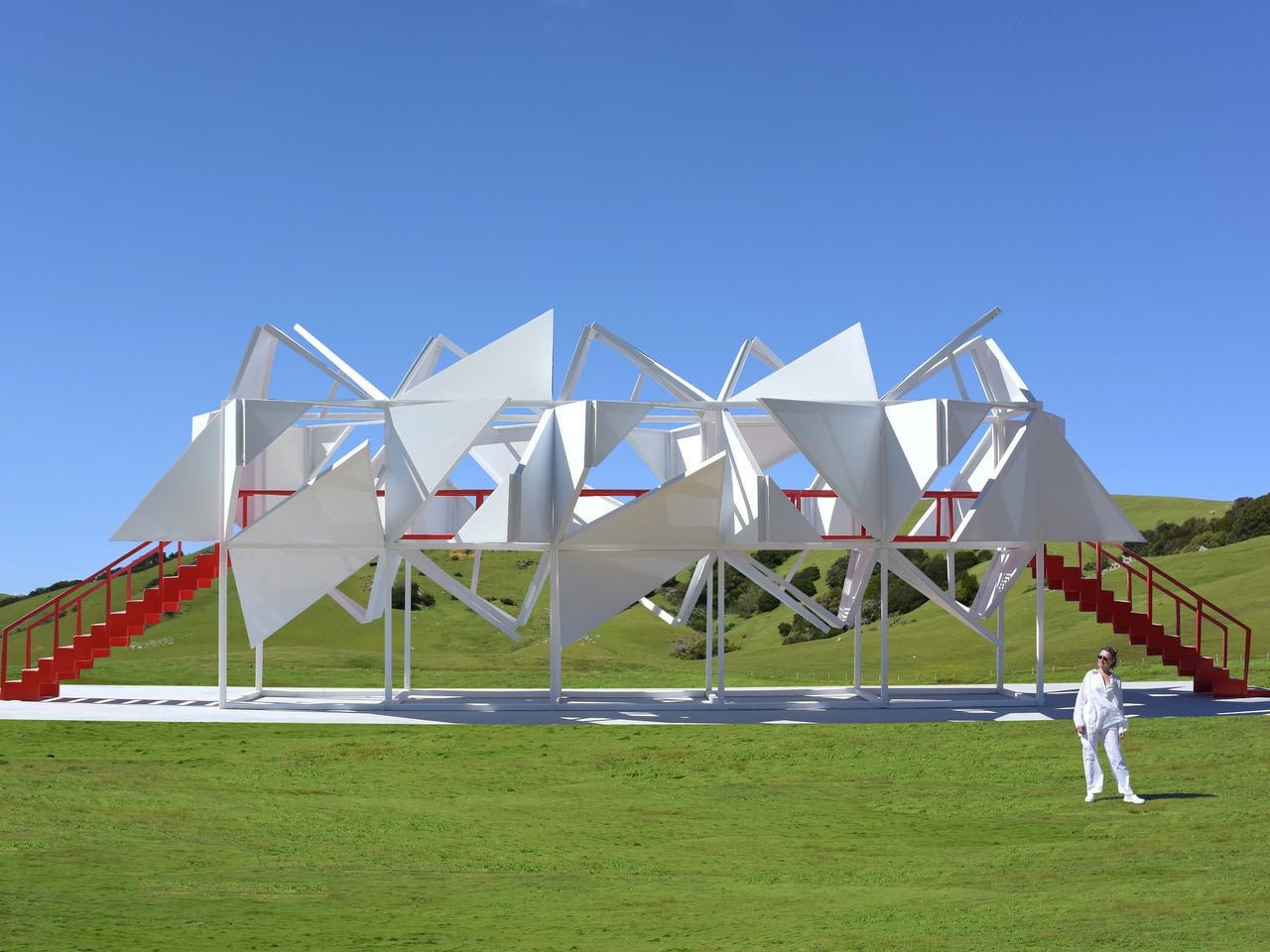 Sıradanlığa Meydan Okuyan Heykel: Jantzen'dan Yürünebilir Geometri