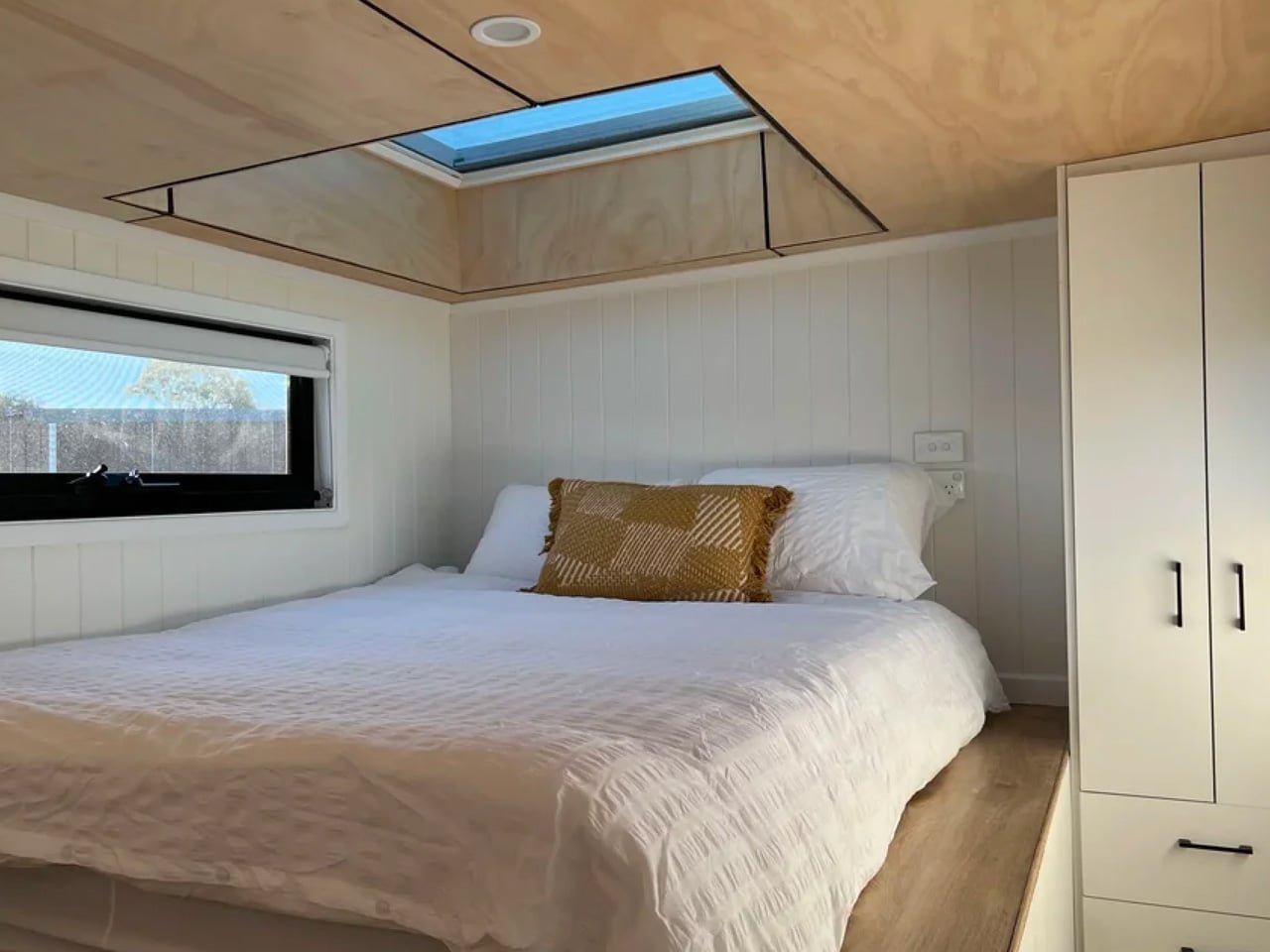 25m² Currumbin: Avustralya'da Küçük Hissetirmeyen Akıllı Mikro Ev