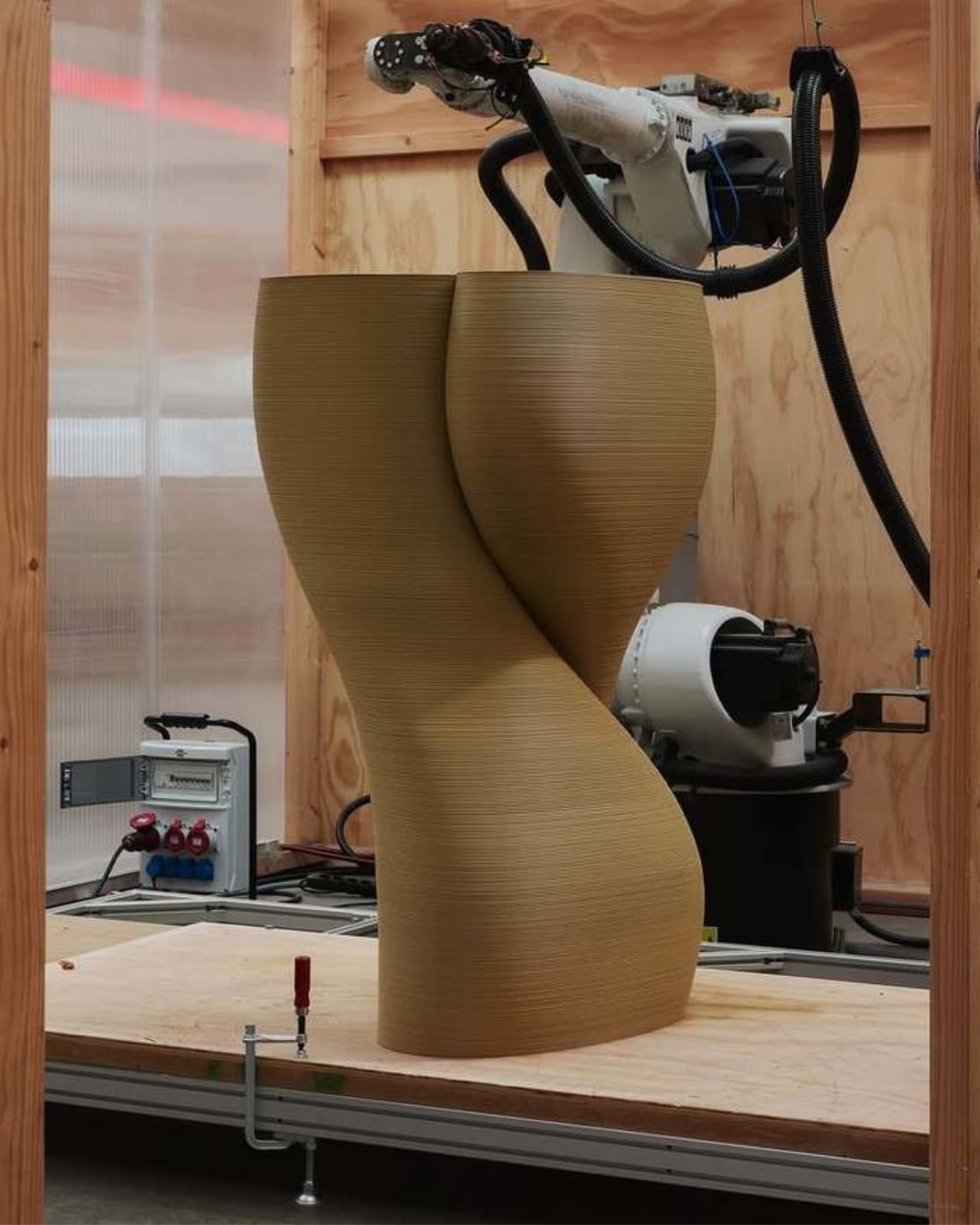 The New Raw'dan: 55 kg Atık Plastikle Yeniden Şekillenen Sallanma