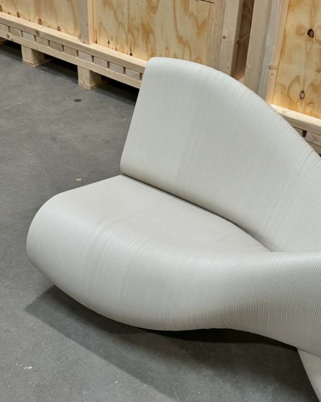 The New Raw'dan: 55 kg Atık Plastikle Yeniden Şekillenen Sallanma