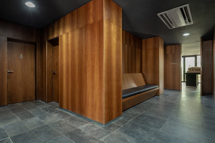 Adjaye Accra'da Mimariyi Yeniden Tanımlıyor: Toprak ve Betonun Dansı