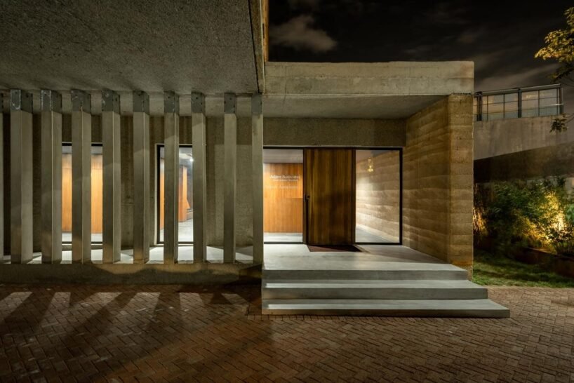 Adjaye Accra'da Mimariyi Yeniden Tanımlıyor: Toprak ve Betonun Dansı