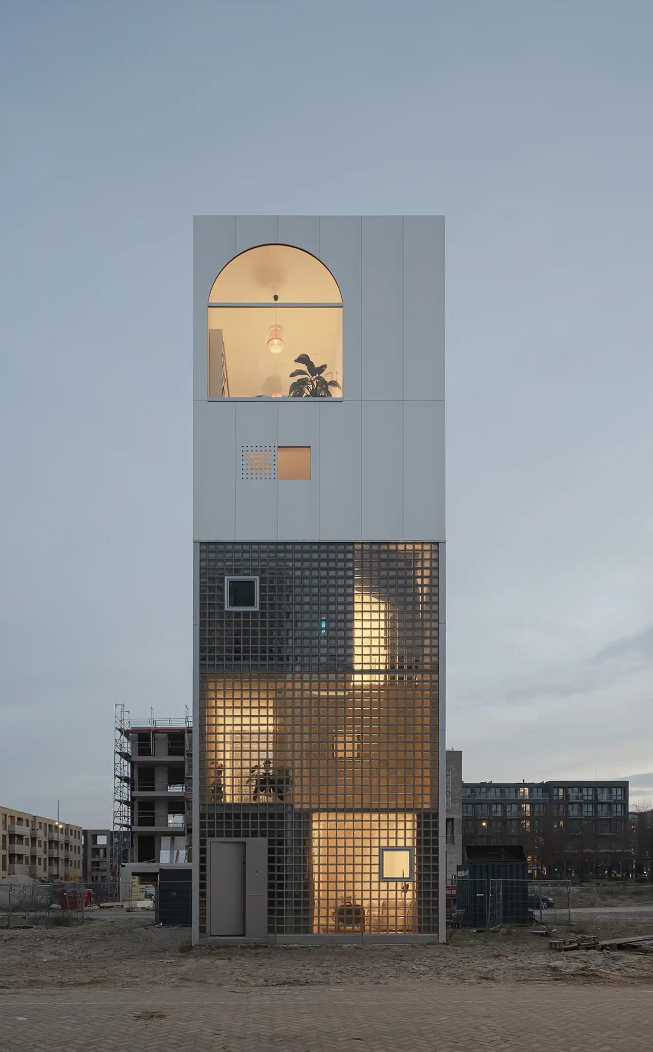 Amsterdam’ın Dikey Mahallesi: Studioninedots’tan Katmanlı Işık Evi