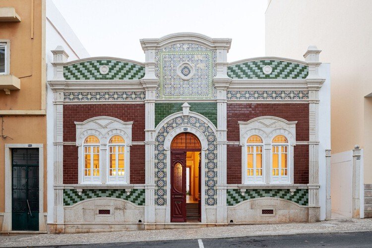 Art Nouveau Diriliyor: Çağdaş Mekanlara Sanat ve Zanaat Dokunuşu