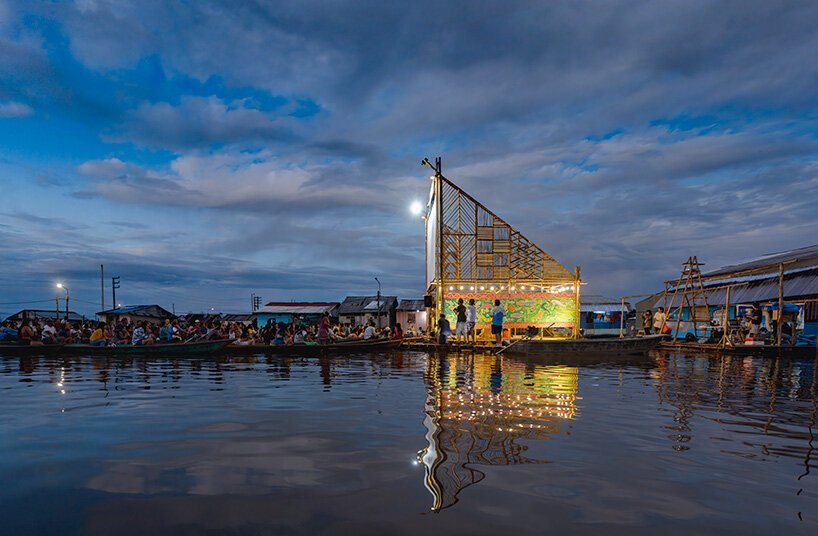 Belén'de Sularla Dans Eden Sanat: Espacio Común'un Yüzen Sahnesi