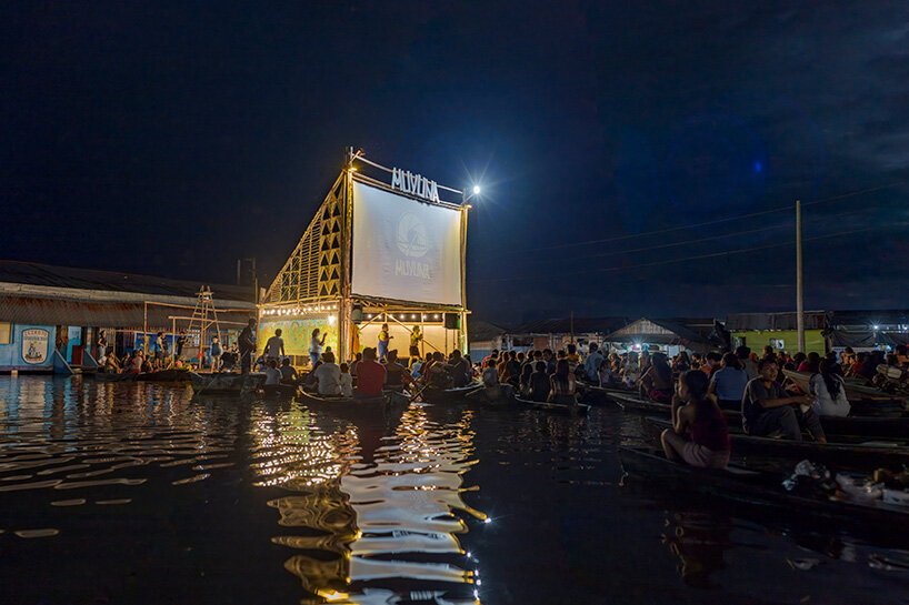 Belén'de Sularla Dans Eden Sanat: Espacio Común'un Yüzen Sahnesi