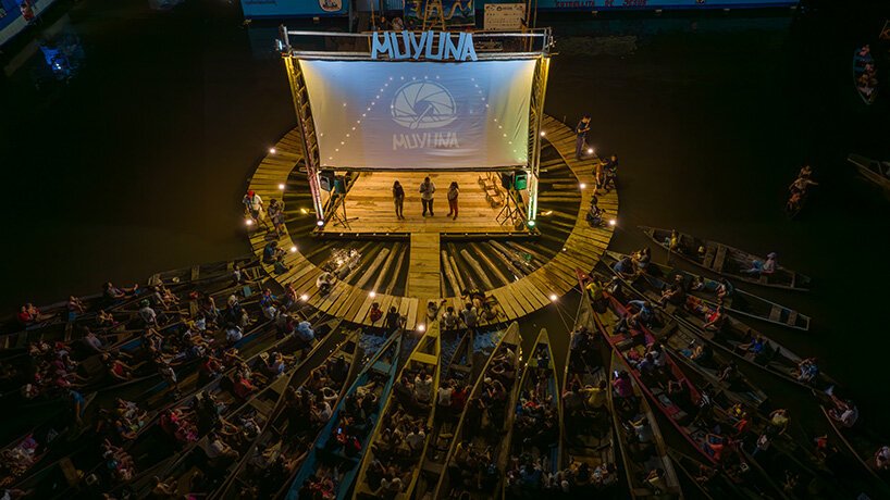 Belén'de Sularla Dans Eden Sanat: Espacio Común'un Yüzen Sahnesi