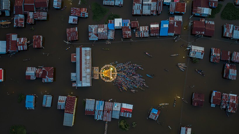 Belén'de Sularla Dans Eden Sanat: Espacio Común'un Yüzen Sahnesi