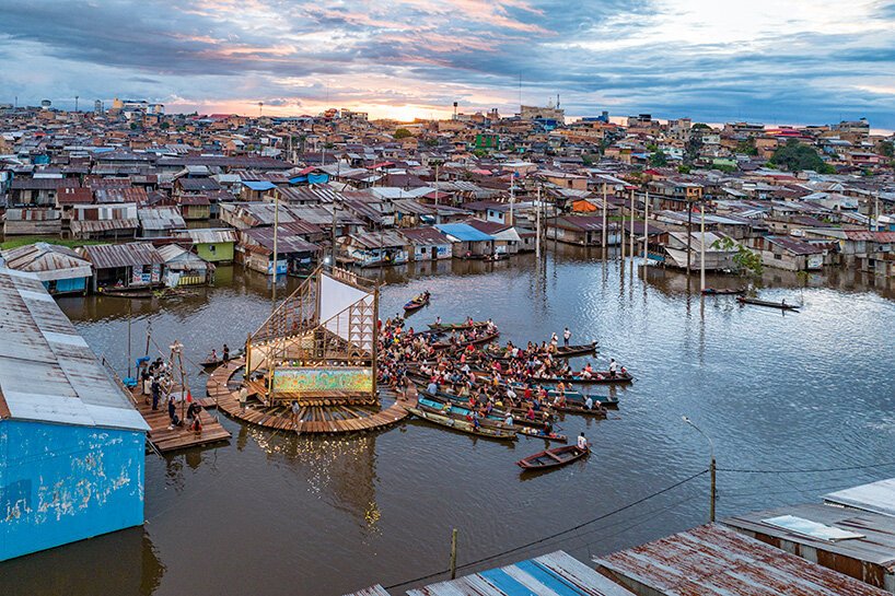 Belén'de Sularla Dans Eden Sanat: Espacio Común'un Yüzen Sahnesi