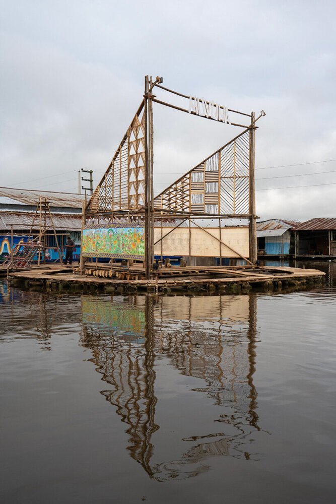 Belén'de Sularla Dans Eden Sanat: Espacio Común'un Yüzen Sahnesi