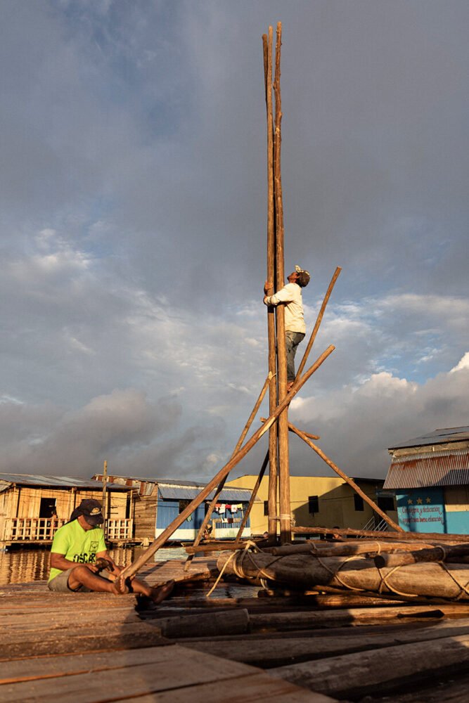 Belén'de Sularla Dans Eden Sanat: Espacio Común'un Yüzen Sahnesi