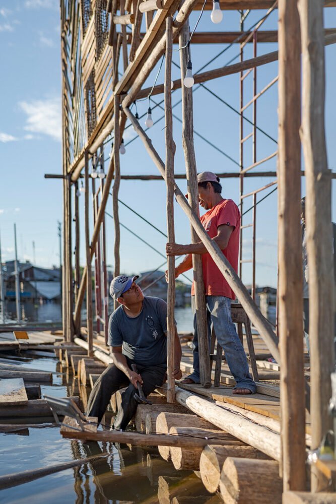 Belén'de Sularla Dans Eden Sanat: Espacio Común'un Yüzen Sahnesi