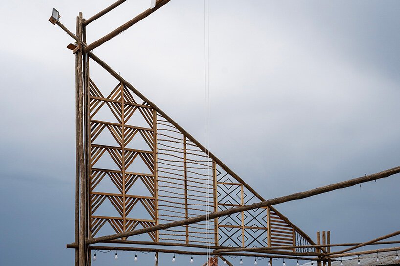 Belén'de Sularla Dans Eden Sanat: Espacio Común'un Yüzen Sahnesi