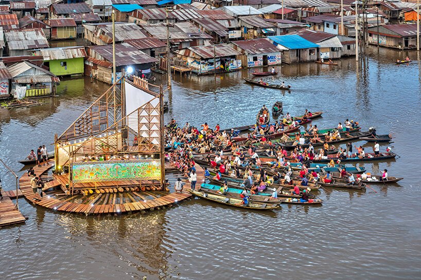 Belén'de Sularla Dans Eden Sanat: Espacio Común'un Yüzen Sahnesi