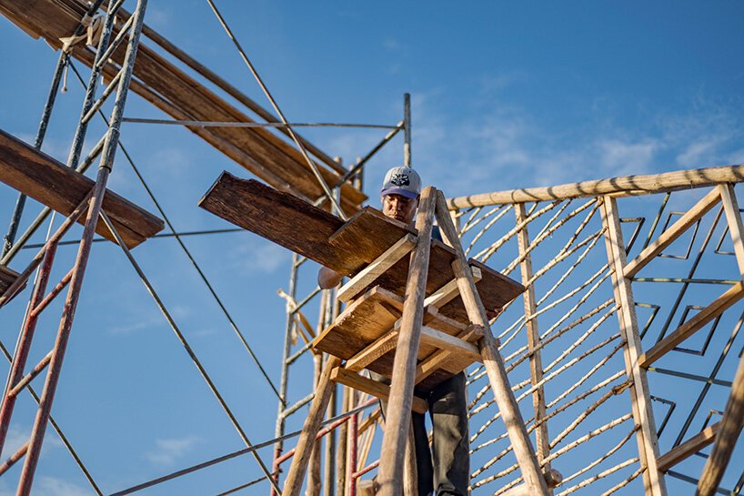 Belén'de Sularla Dans Eden Sanat: Espacio Común'un Yüzen Sahnesi