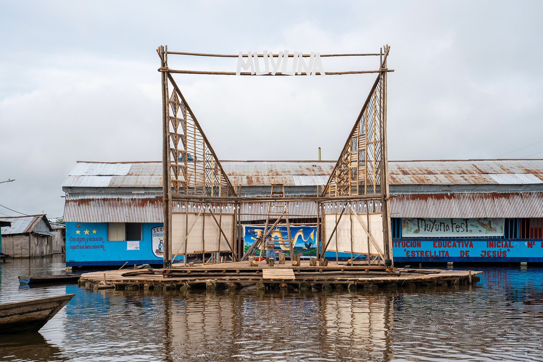 Belén'de Sularla Dans Eden Sanat: Espacio Común'un Yüzen Sahnesi