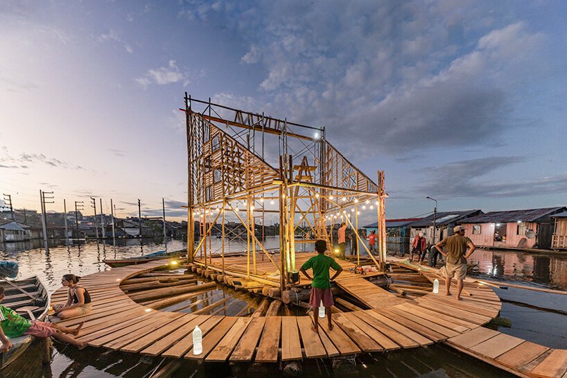 Belén'de Sularla Dans Eden Sanat: Espacio Común'un Yüzen Sahnesi