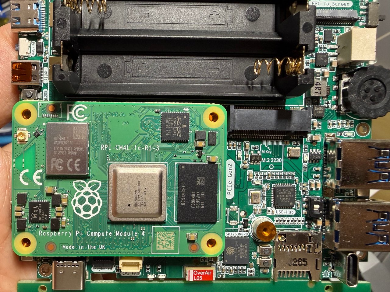 Büyüklerin Reddettiği Cep Linux PC: CyberFold Bir Devrim Mi?
