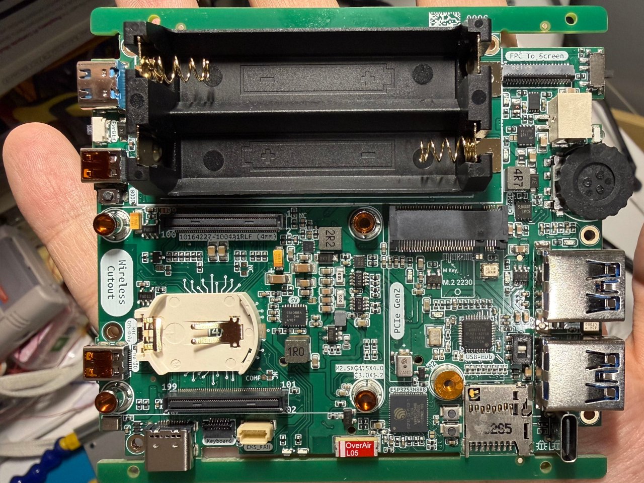 Büyüklerin Reddettiği Cep Linux PC: CyberFold Bir Devrim Mi?