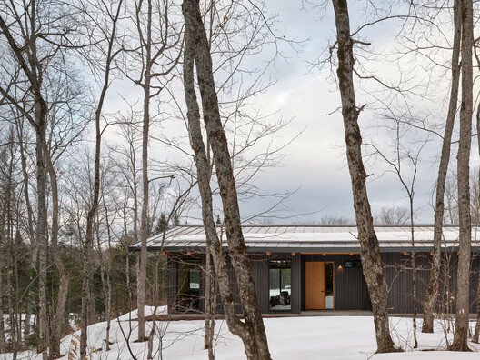 Cardwell Kulüp Evi: Şebekeden Bağımsız Yaşamın Aktif Mimarisi