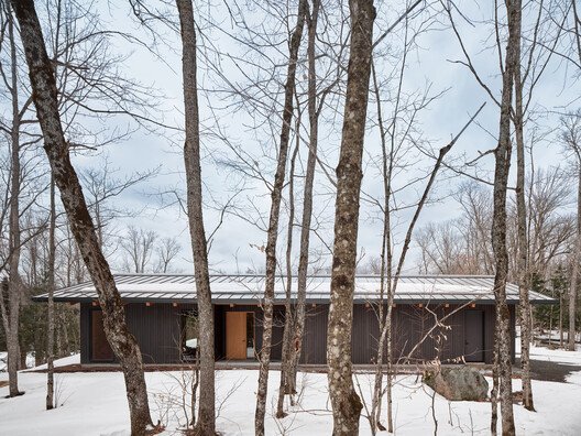 Cardwell Kulüp Evi: Şebekeden Bağımsız Yaşamın Aktif Mimarisi