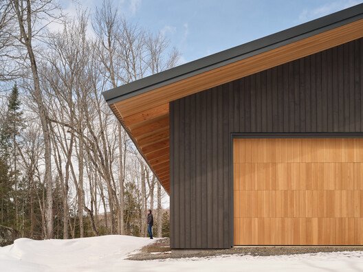 Cardwell Kulüp Evi: Şebekeden Bağımsız Yaşamın Aktif Mimarisi