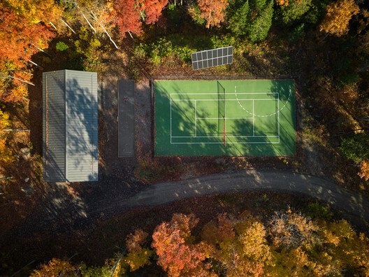 Cardwell Kulüp Evi: Şebekeden Bağımsız Yaşamın Aktif Mimarisi