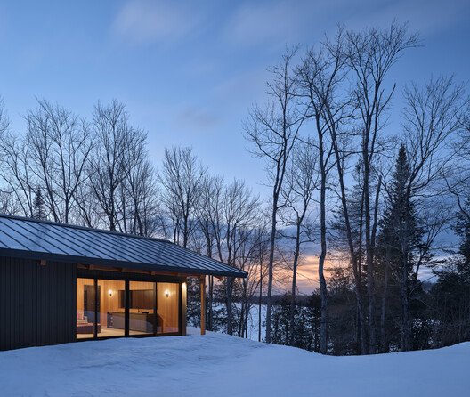 Cardwell Kulüp Evi: Şebekeden Bağımsız Yaşamın Aktif Mimarisi