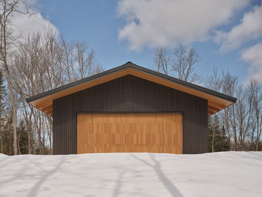 Cardwell Kulüp Evi: Şebekeden Bağımsız Yaşamın Aktif Mimarisi