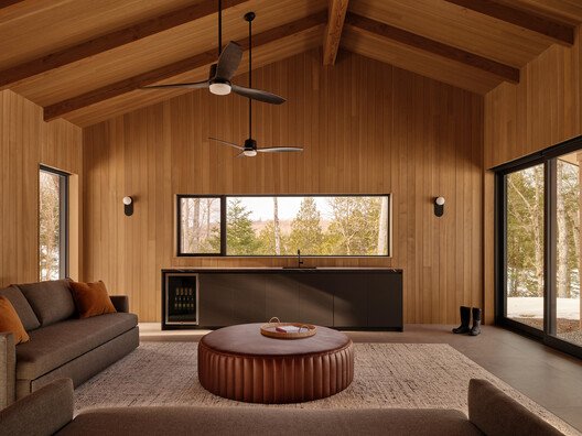 Cardwell Kulüp Evi: Şebekeden Bağımsız Yaşamın Aktif Mimarisi