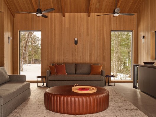 Cardwell Kulüp Evi: Şebekeden Bağımsız Yaşamın Aktif Mimarisi