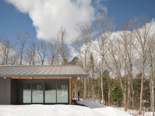 Cardwell Kulüp Evi: Şebekeden Bağımsız Yaşamın Aktif Mimarisi