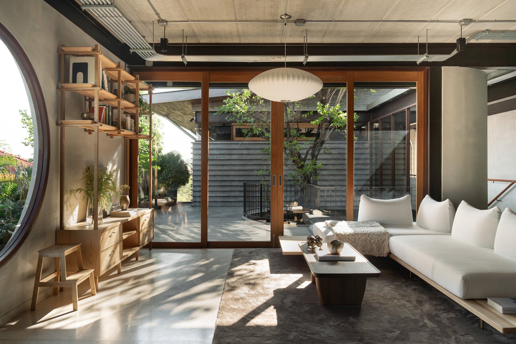 Çin Manzarası ve Modern Tasarımın Buluştuğu Bangkok Evi: H168