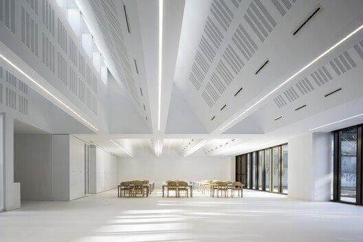 C+S Architects: Okullar, Toplumun Can Damarı Olan Piazza'lara Dönüşüyor