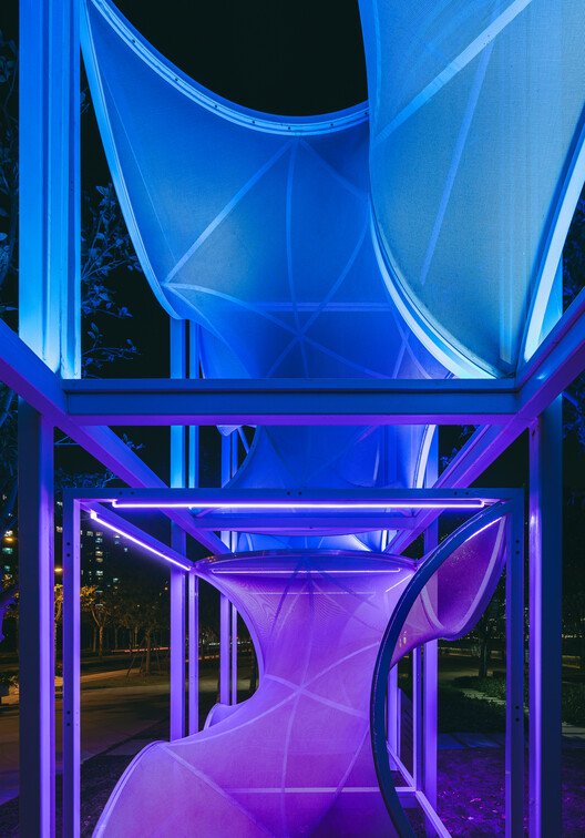 Curly Cube: Şanghay'ın Kamusal Yaşamına Yön Veren Modüler Sanat