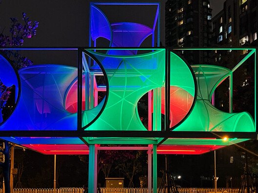 Curly Cube: Şanghay'ın Kamusal Yaşamına Yön Veren Modüler Sanat