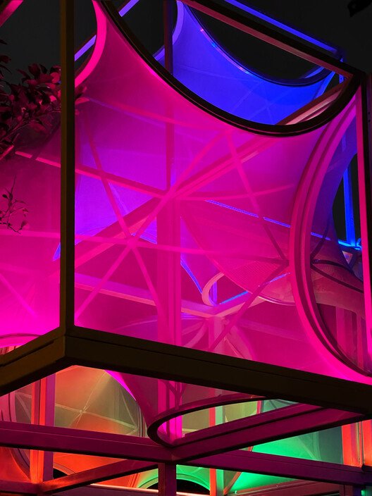 Curly Cube: Şanghay'ın Kamusal Yaşamına Yön Veren Modüler Sanat