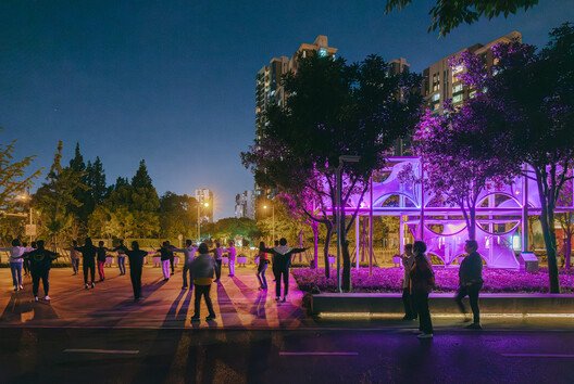 Curly Cube: Şanghay'ın Kamusal Yaşamına Yön Veren Modüler Sanat