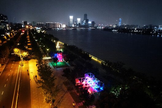 Curly Cube: Şanghay'ın Kamusal Yaşamına Yön Veren Modüler Sanat